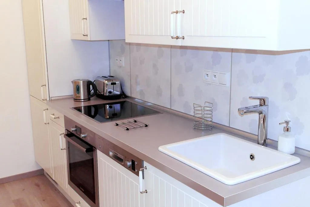 פראג Garden Apartment 0*,